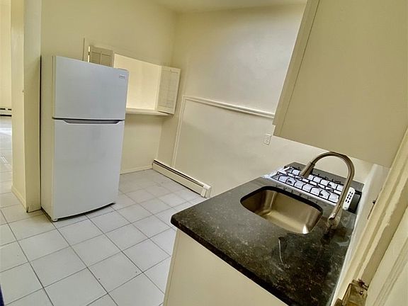 2nd image of 918 Hempstead Tpke APT 4