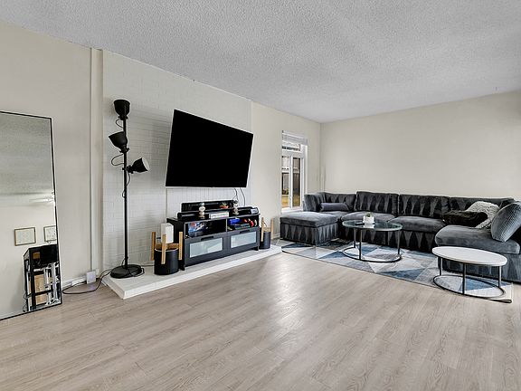 4th image of 3432 S Locust St APT A