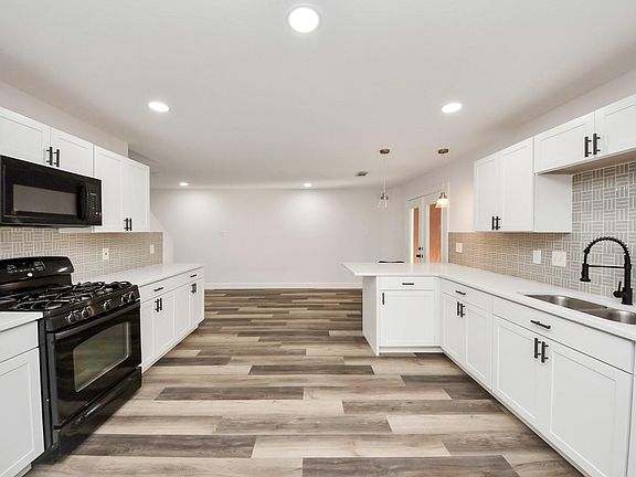 3rd image of 7826 Maverick Trace Ln