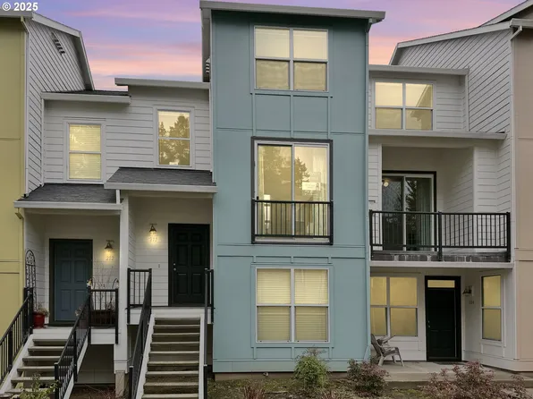 2004 NE Cadbury Ave Unit 211, Beaverton, OR 97006