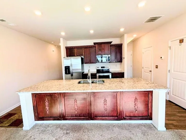 532 Ruths Dr — Photo 2
