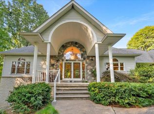 8808 Big Lake Rd, Clarkston, MI 48346