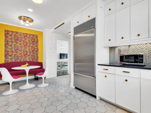 1220 Park Avenue image 8 of 18