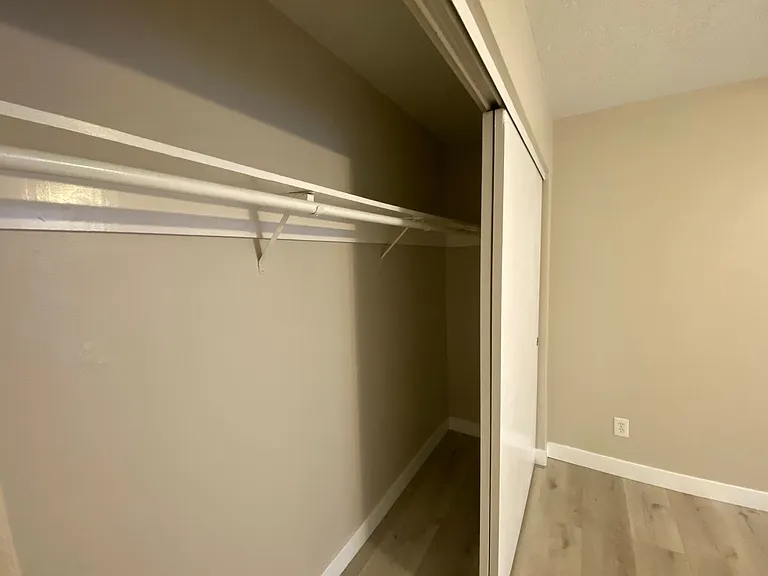 Two Bedroom Apartment Normal Heights with on-site Laundry and small dog friendly! — Photo 12