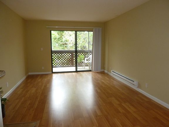 3rd image of 1040 Yarwood Ct