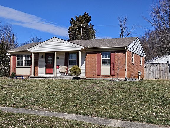 2nd image of 315 Stoneybrook Dr