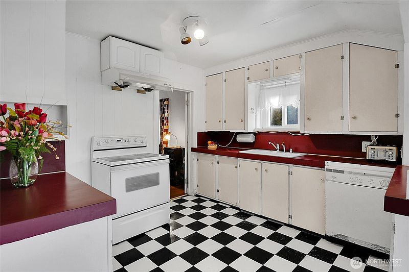 5th image of 1216 N 103rd Street