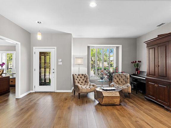 3rd image of 9426 Hillview Dr