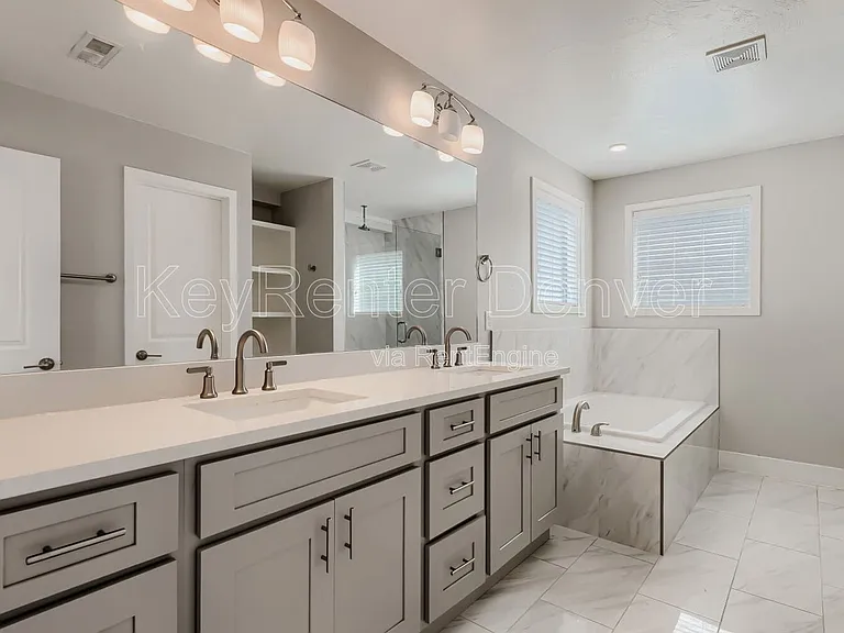 758 S Leyden St — Photo 16