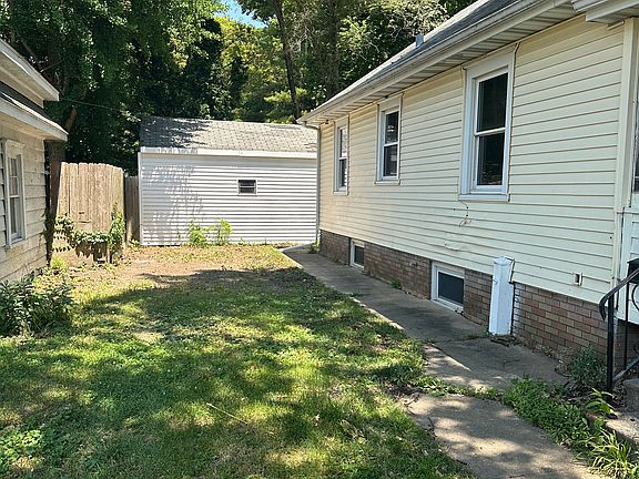 2nd image of 203 E Gift Ave