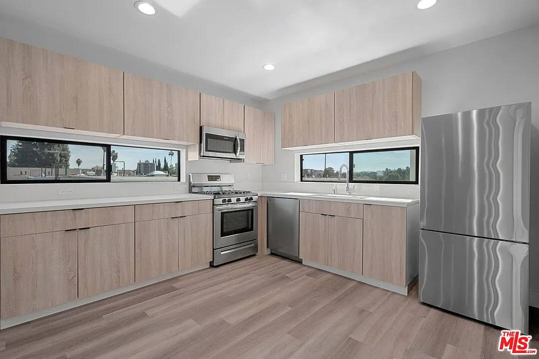 6 bed, 6.5 bath, 1955 sqft, $4,795 — Photo 3