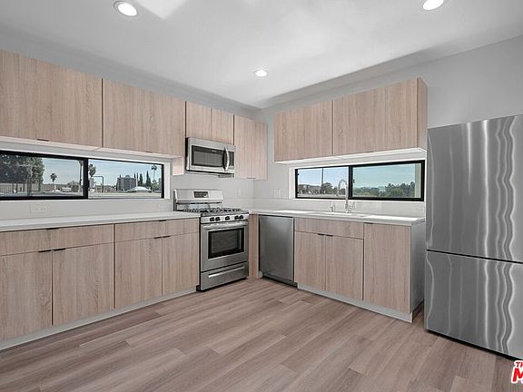 3rd image of 14804 1/2 Vanowen St