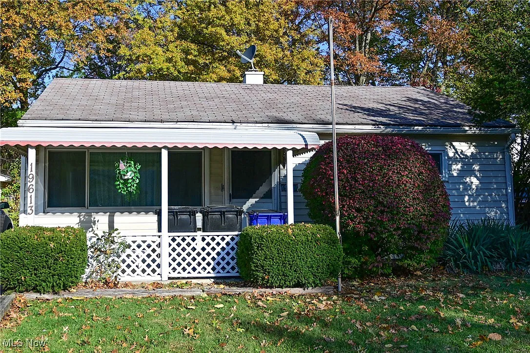19613 Shelton Dr photo 1