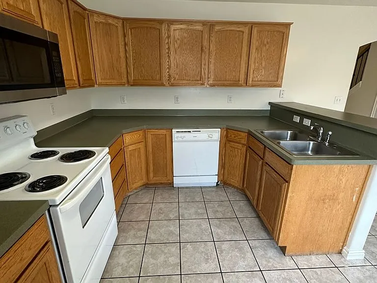 Brookshire Townhomes — Photo 2
