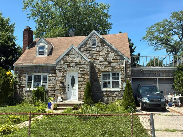 15 Scherr Pl, Roosevelt, NY 11575