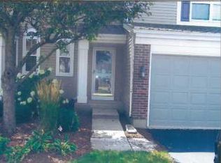 729 Silk Oak Ln, Crystal Lake, IL 60014