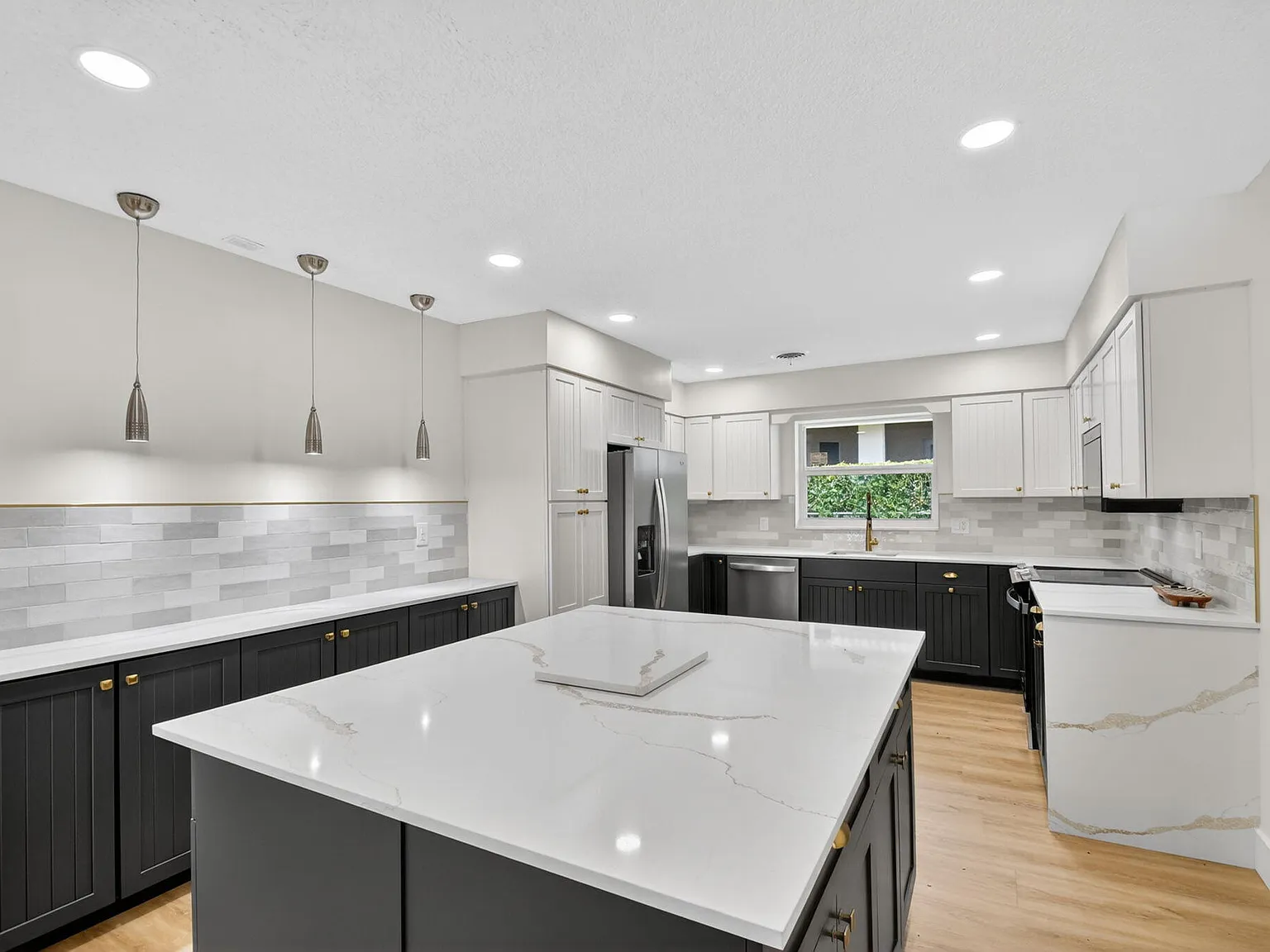 3 bed, 2.5 bath, 1676 sqft, $7,000 — Photo 1