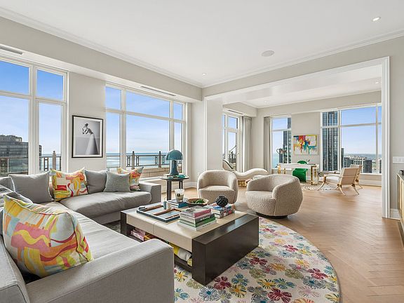 4th image of 451 E Grand Ave #5510