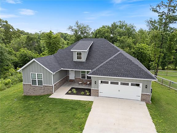 2nd image of 12 Lockhart Dr