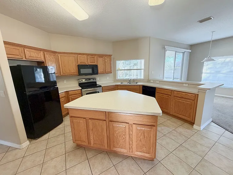 72 Bickford Dr — Photo 5