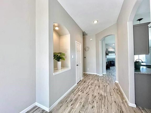 4th image of 2526 Lake Dale Ln
