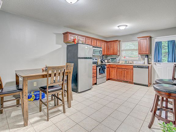 5th image of 106 Haley Cir #106