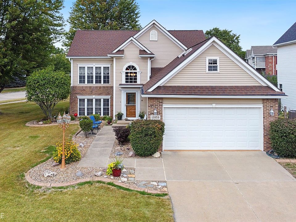 1st image of 15859 Hawthorn Dr