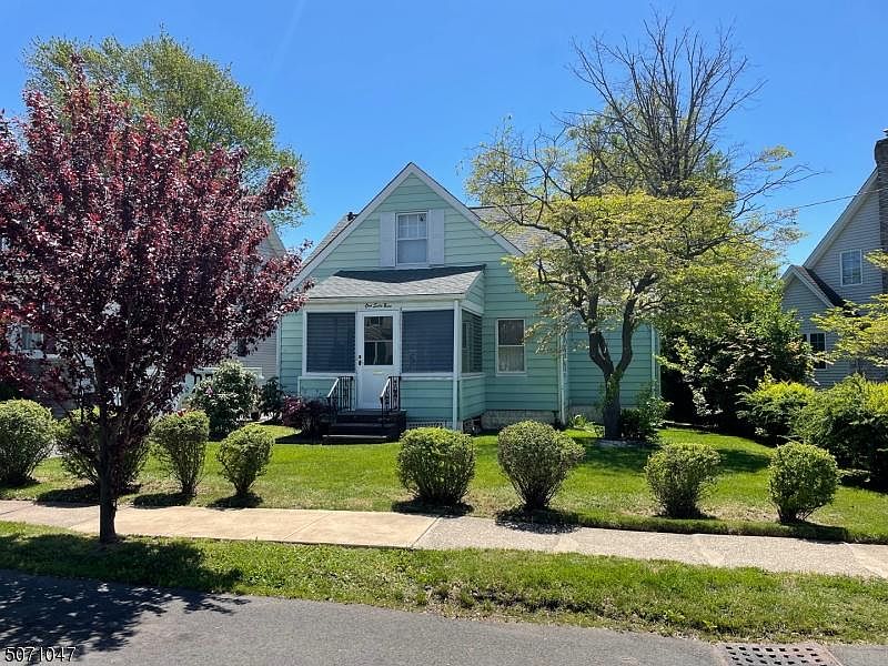 2nd image of 169 Colonial Ave W