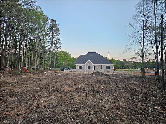 4th image of 6815 Ridge Rd