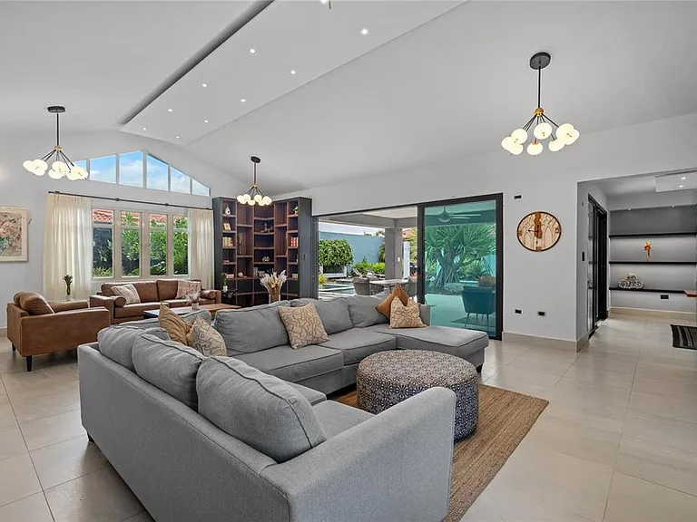 370 Dorado Bch E — Photo 19