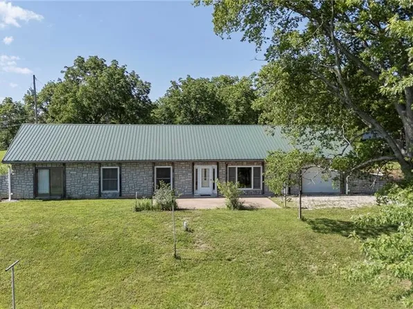 20373 W 327th St, Paola, KS 66071