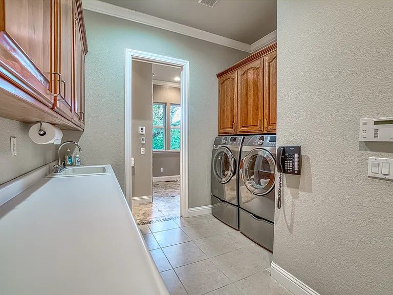 2703 Brush Creek Rd — Photo 27