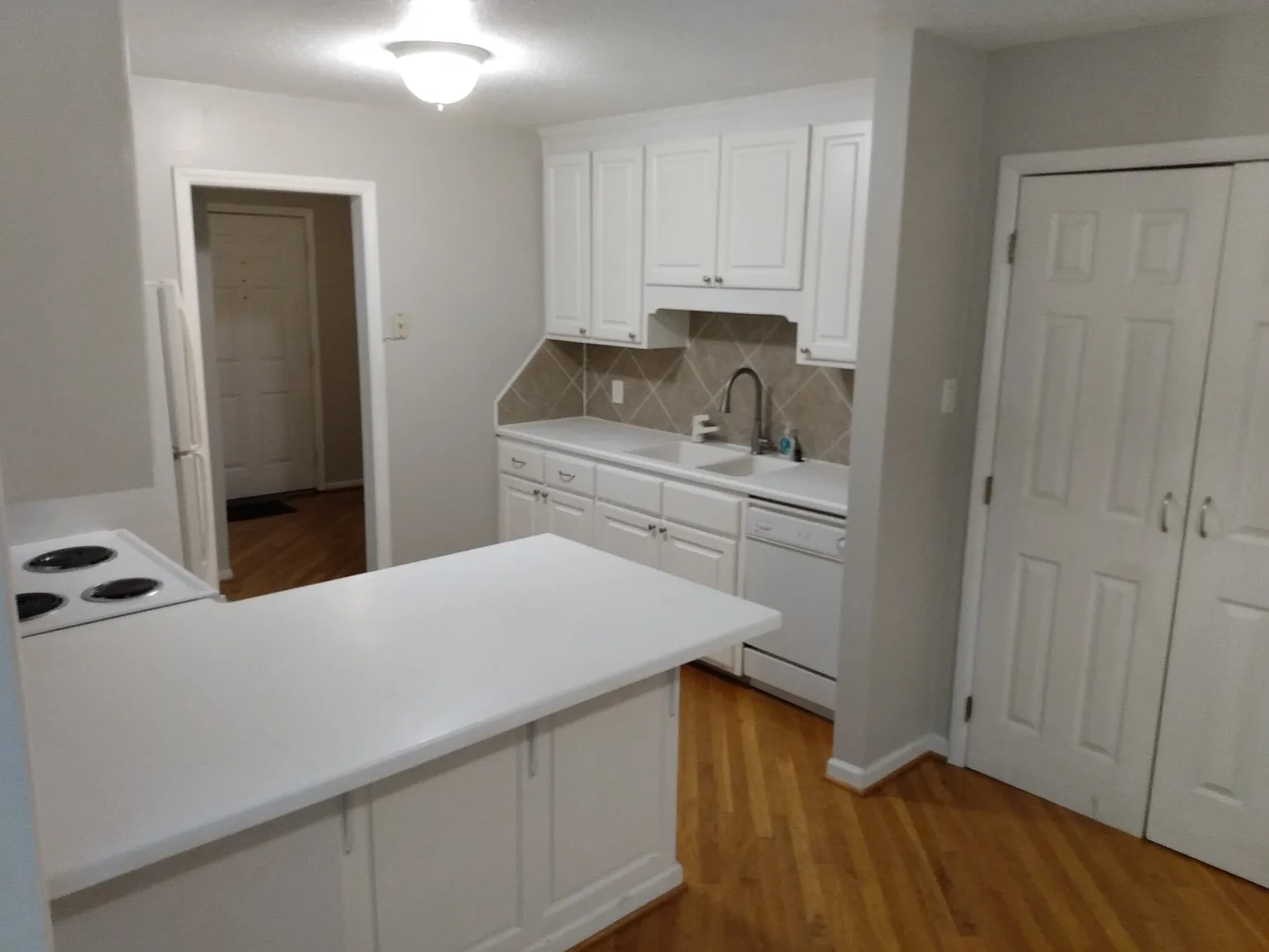 3 bed, 1456 sqft, $2,050 — Photo 4