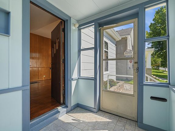 4th image of 336 W Creighton Ave