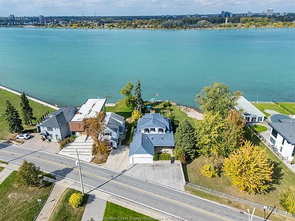 3rd image of 4182 Riverside Dr E