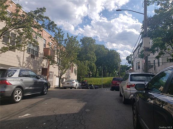 4th image of 1821 Trafalgar Pl