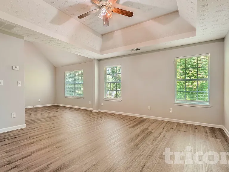 552 Howell Dr — Photo 12