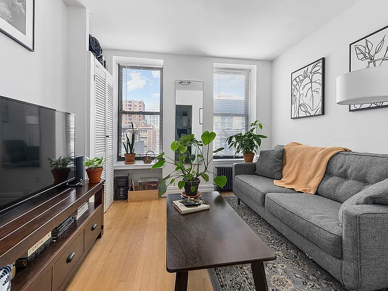 326 E 94th St #5W — Photo 1