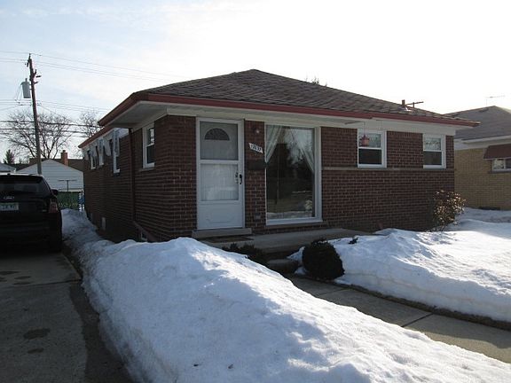 3rd image of 17639 Leslie Ave