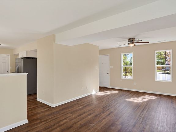 4th image of 713 Emerald Ct
