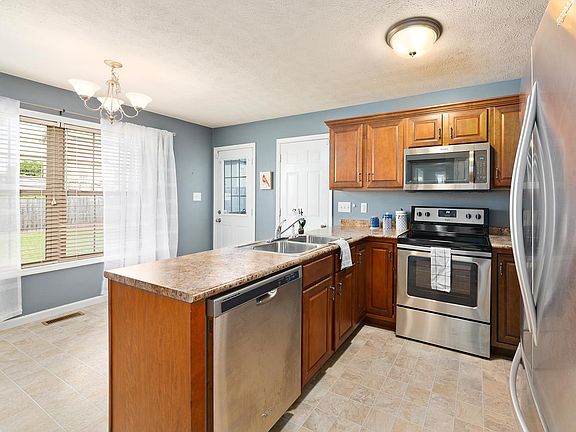 2nd image of 1553 Apache Way