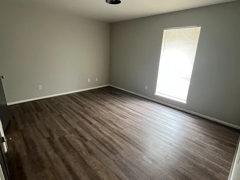 Malibu Apartments — Photo 14