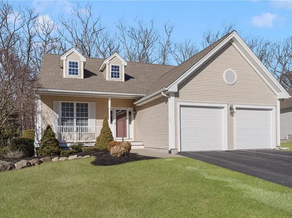 31 Cambridge Cir, Smithfield, RI 02917