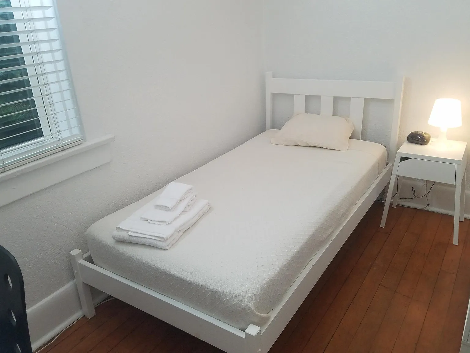 4 bed, 90 sqft, $1,250 — Photo 1