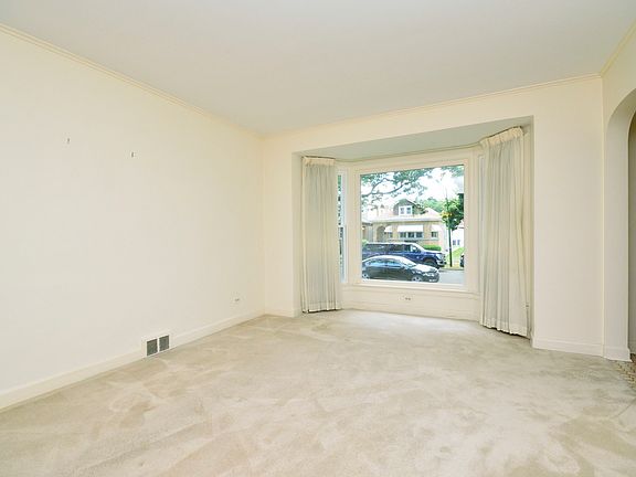 4th image of 4333 N McVicker Ave