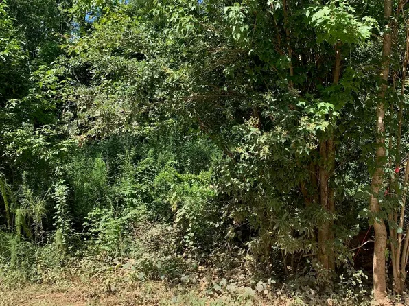 407 Lake Circle Dr, Greenville, SC 29605