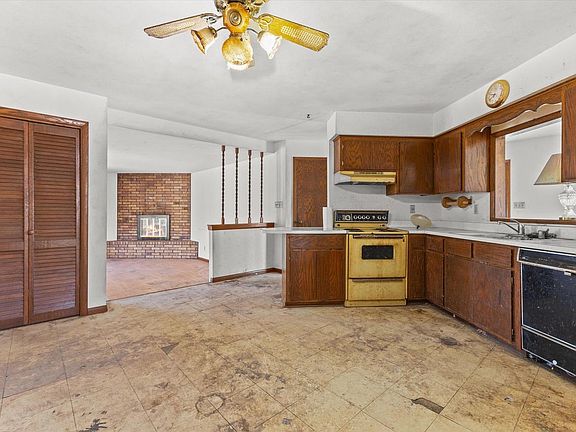 4th image of W135S6493 Windsor ROAD