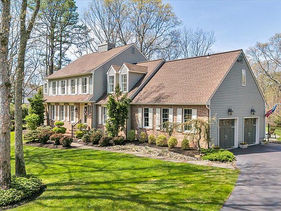 5th image of 10 Foxhill Dr