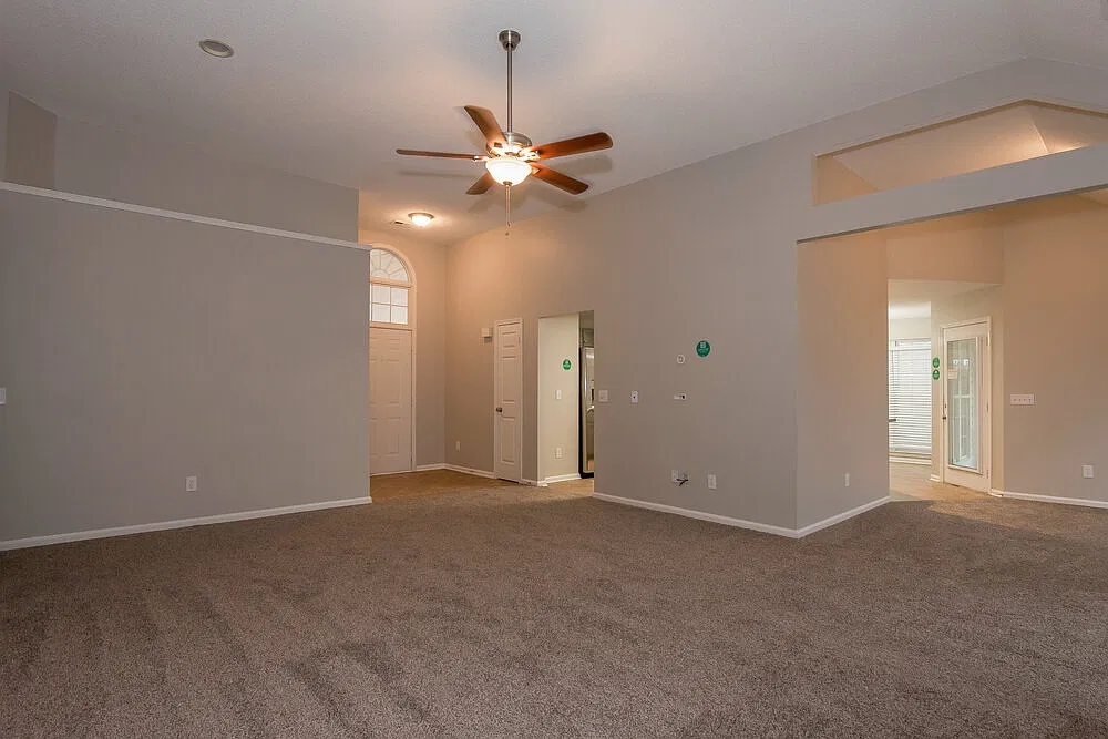 3 bed, 2.0 bath, 1584 sqft, $2,120 — Photo 3