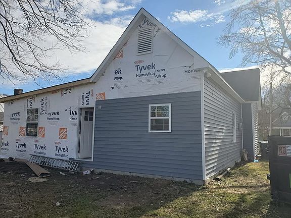 3rd image of 520 N Shaver St